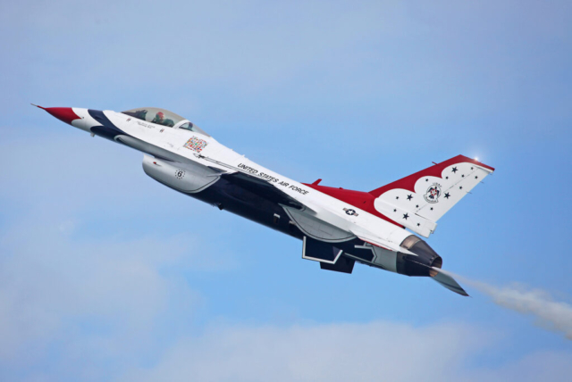 USAF Demonstration Team Thunderbirds - Solo #6