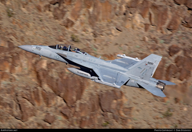 A U.S. Navy EA-18G Growler, assigned to VAQ-135 “Black Ravens,” crashed into San Diego Bay on February 7, 2025, shortly after takeoff from Naval Air Station North Island. The aircraft, identified as Boeing EA-18G Growler 166855, was participating in military exercises when it lost altitude and entered a steep descent. Both crew members ejected safely and were rescued by a fishing boat. Surveillance footage captured the aircraft nosediving into the water near Shelter Island Drive. Emergency teams, including the U.S. Coast Guard and Navy personnel, responded swiftly, securing the crash site near Kellogg Beach. Investigators are reviewing weather conditions, mechanical failure, and pilot disorientation as possible causes. Salvage operations and environmental containment efforts are ongoing as officials continue to assess the incident.